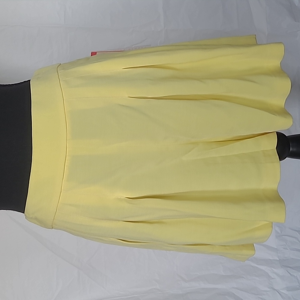 NWT Alice + Olivia lemon yellow shorts sz 4